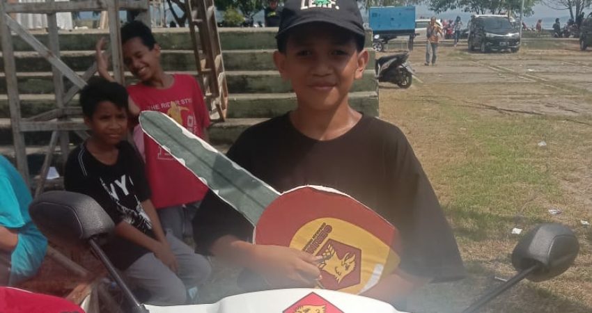 ASR Menyapa Masyarakat Baubau, Seorang Bocah Dapatkan Sepeda Motor