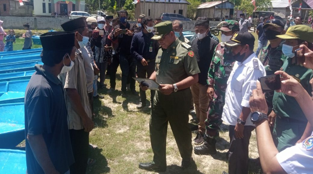Desa Berdaya, Pemdes Lasama Distribusikan Perahu Viber