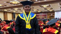Sungguh Membanggakan, Anak Seorang Sopir Truk Jadi Polisi dan Lulus S2
