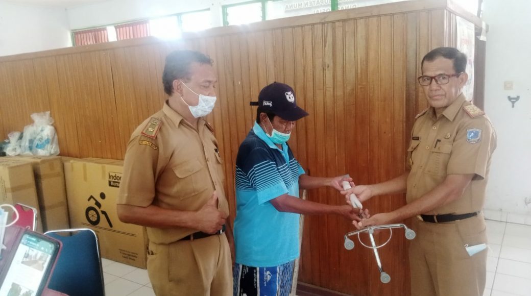 Peduli Disabilitas, Dinsos Muna Beri Sejumlah Bantuan