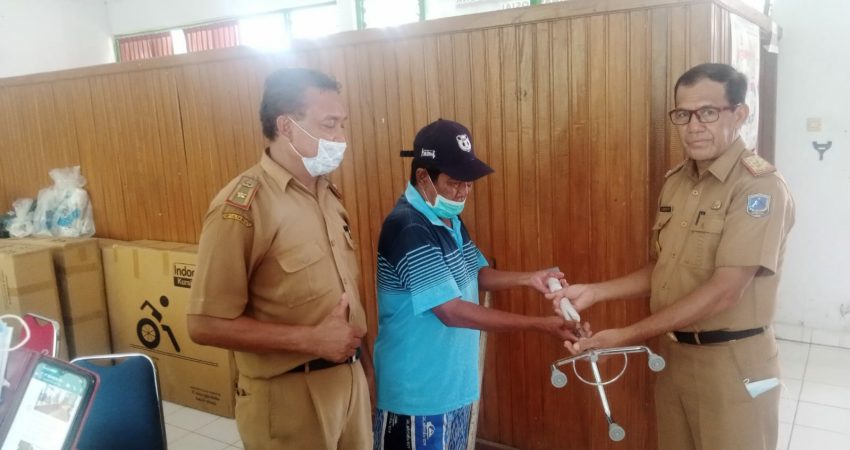 Peduli Disabilitas, Dinsos Muna Beri Sejumlah Bantuan