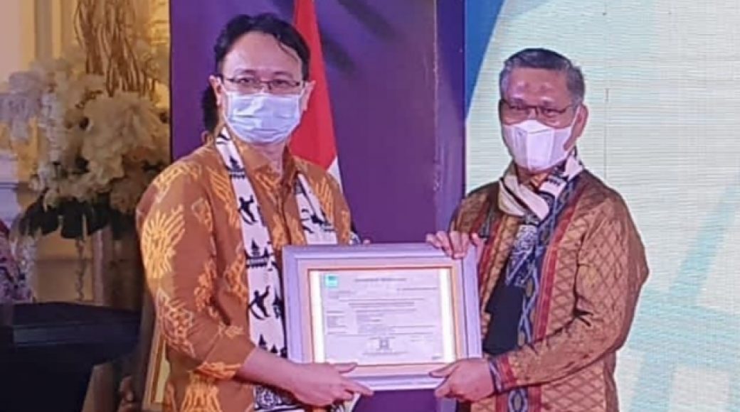 Walikota Kendari Terima Penghargaan Dari Kemendag