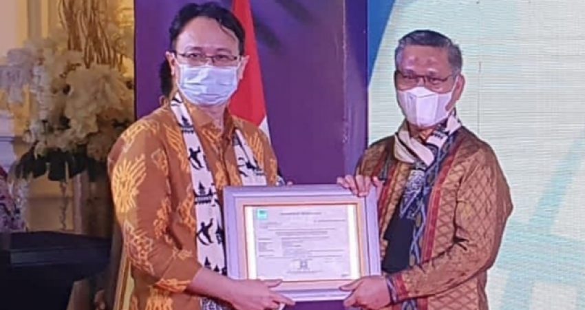 Walikota Kendari Terima Penghargaan Dari Kemendag