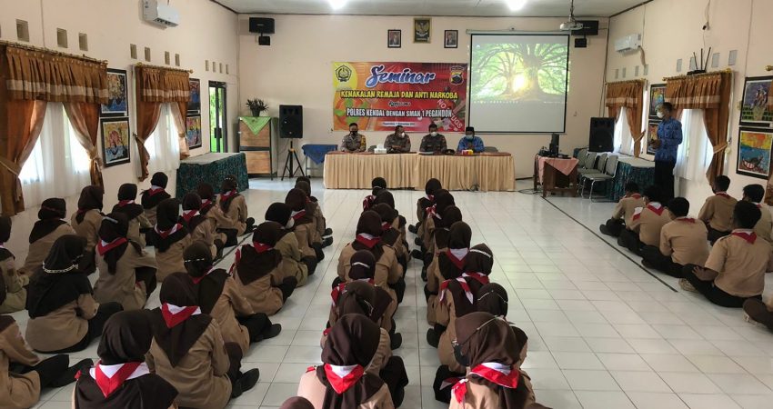 Cegah Kenakalan Remaja , Sat Binmas Polres Kendal Laksanakan Binluh ke SMAN 1 Pegandon
