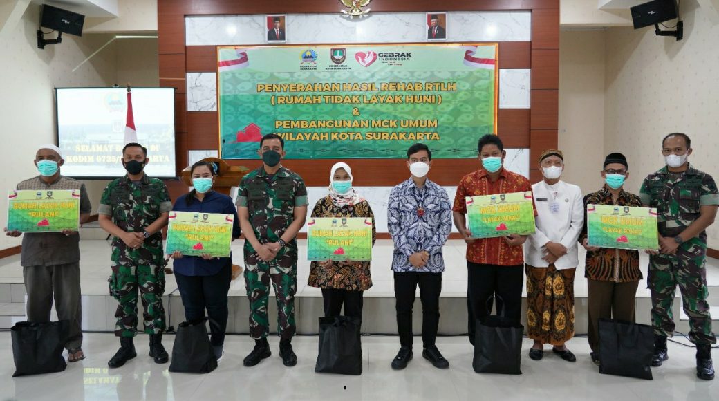 Serahkan Hasil RTLH dan MCK Umum, Walikota Surakarta: Terimakasih Kepada TNI
