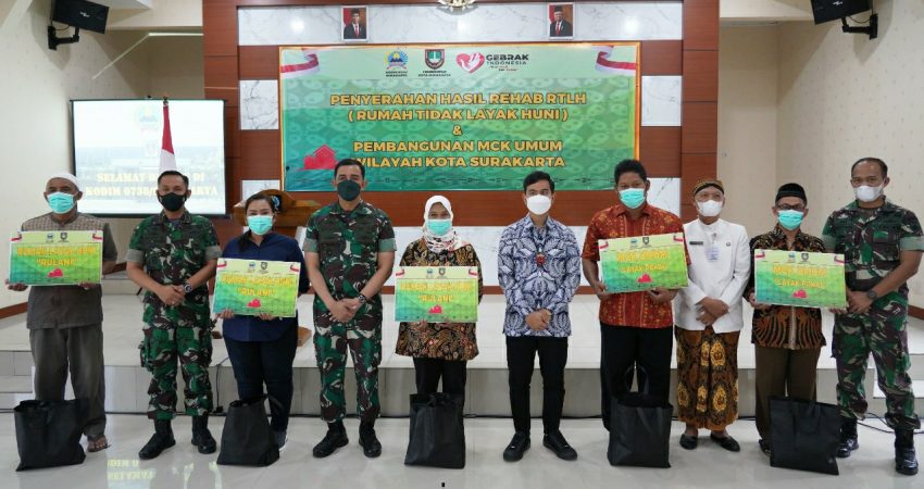 Serahkan Hasil RTLH dan MCK Umum, Walikota Surakarta: Terimakasih Kepada TNI
