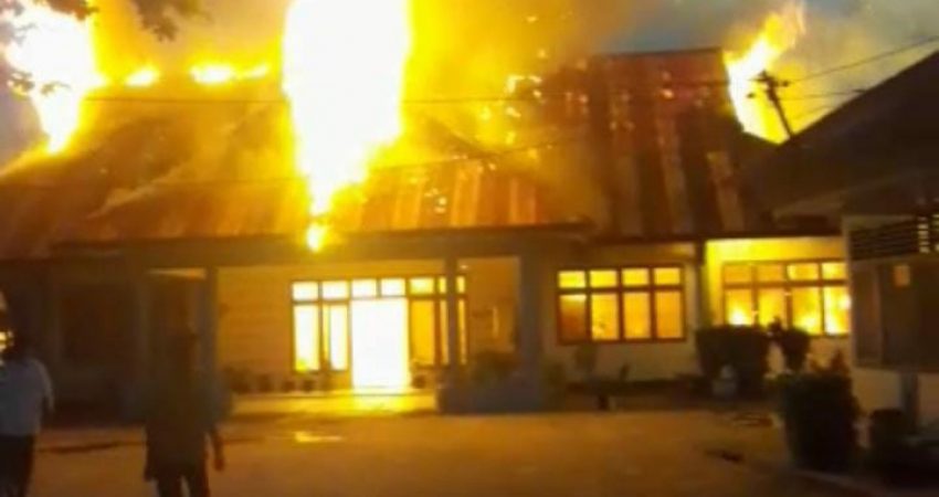Breaking News : Dinsos Kota Kendari Terbakar