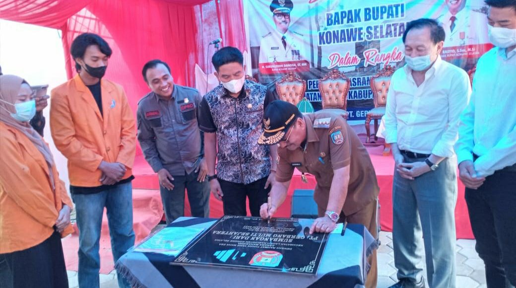 Resmikan Asrama Mahasiswa Laonti, Bupati Konsel: Semoga Perusahaan Lain Bisa Seperti PT GMS