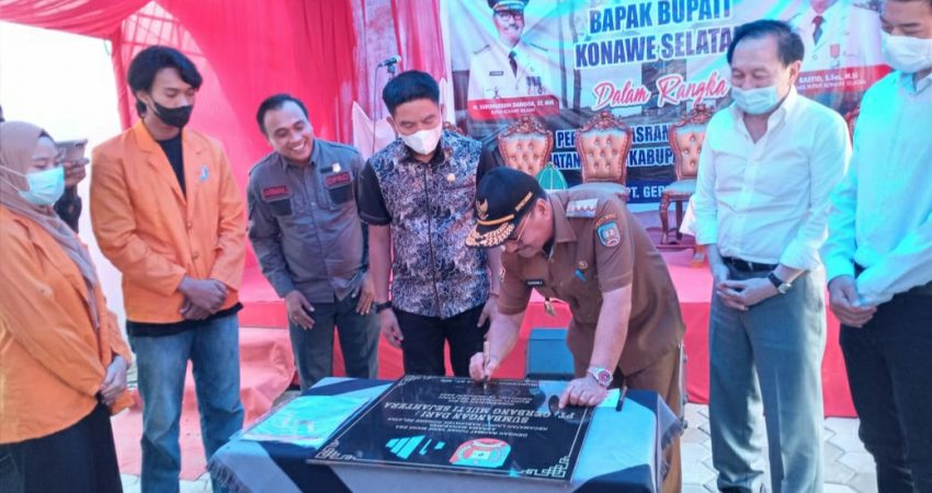 Resmikan Asrama Mahasiswa Laonti, Bupati Konsel: Semoga Perusahaan Lain Bisa Seperti PT GMS
