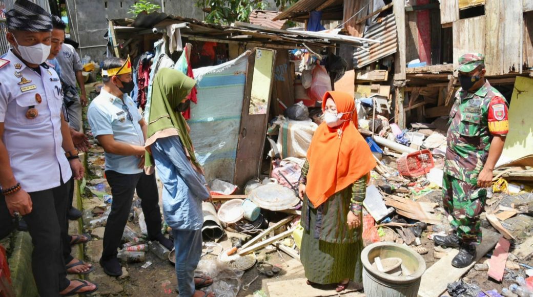 Peduli Sesama, Ketua TP PKK Kendari Bantu Warga Kurang Mampu