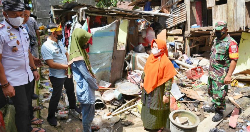 Peduli Sesama, Ketua TP PKK Kendari Bantu Warga Kurang Mampu