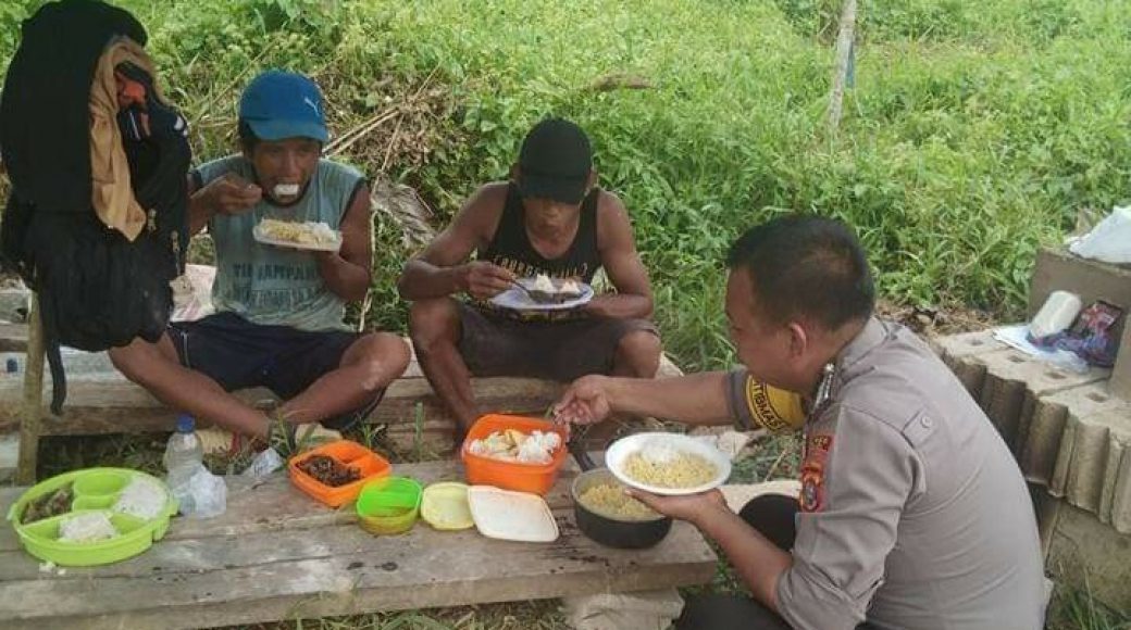 Aipda Sisran, Sosok Bhayangkara Pengubah &ldquo;Kampung Miras&rdquo; jadi &ldquo;Kampung Pekerja&rdquo;