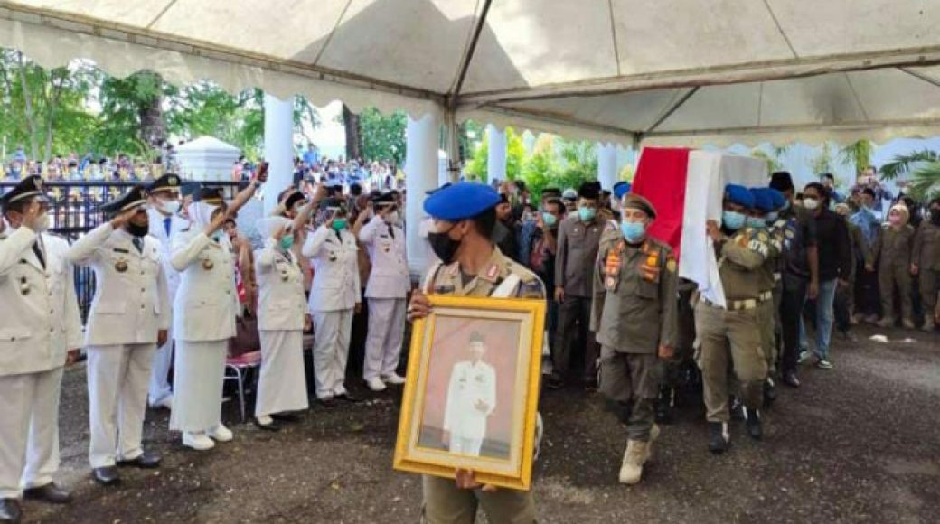 Breaking News: Masyarakat Sambut Haru Jenazah Wali Kota Baubau