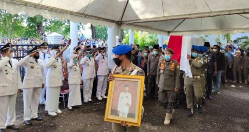 Breaking News: Masyarakat Sambut Haru Jenazah Wali Kota Baubau