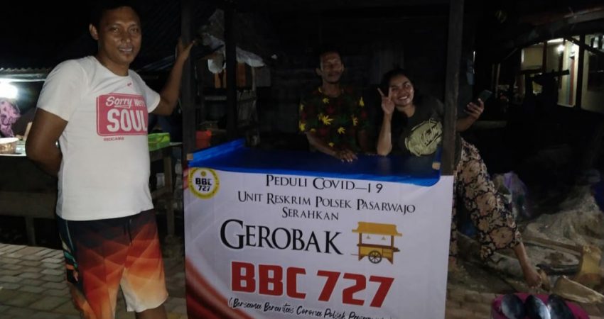 Peduli Perekonomian Masyarakat, Polsek Pasarwajo Salurkan Gerobak BBC 727