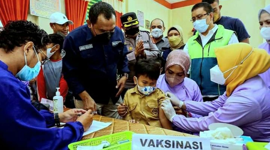 Sambangi Tiga Lokasi Vaksinasi Anak, Plt Wali Kota Baubau Apresiasi Masyarakat