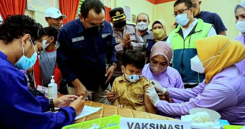 Sambangi Tiga Lokasi Vaksinasi Anak, Plt Wali Kota Baubau Apresiasi Masyarakat