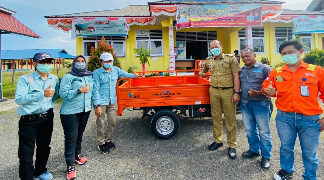 Peduli Lingkungan, PT Vale Serahkan Bantuan Motor Sampah