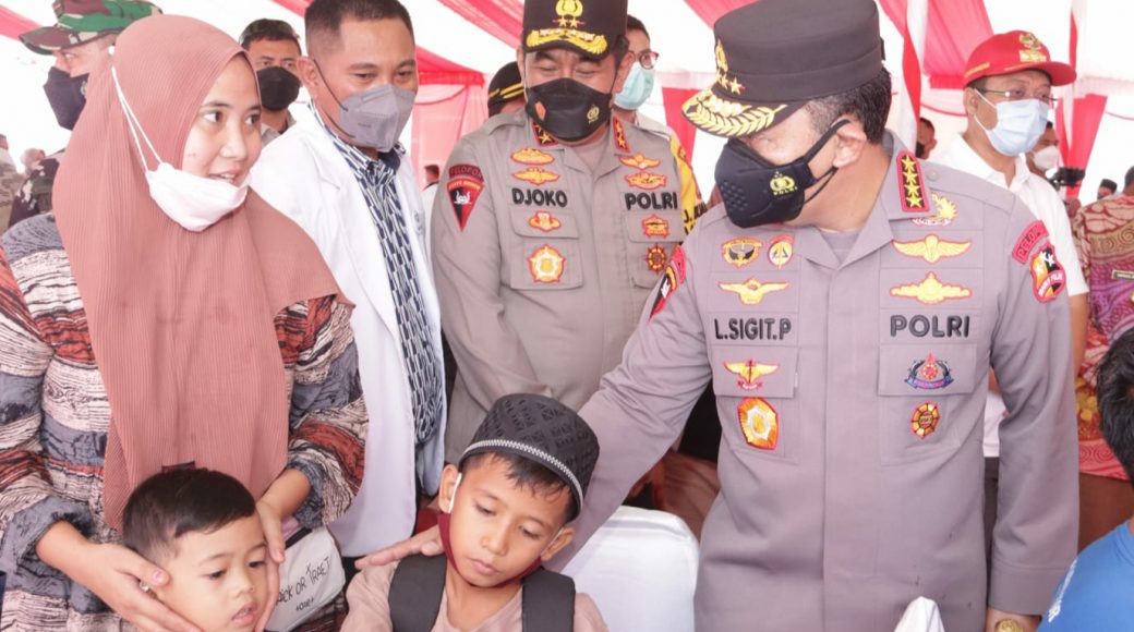 Tinjau Vaksinasi di NTB, Kapolri Minta Forkopimda Kendalikan Laju Covid-19