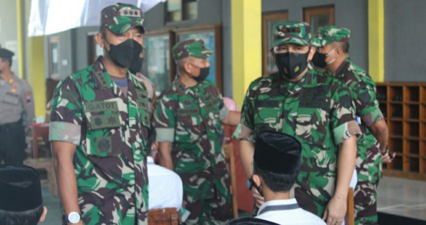 Tinjau Vaksinasi, Dandrem Makutarama: Cegah Gelaja Berat yang Timbul