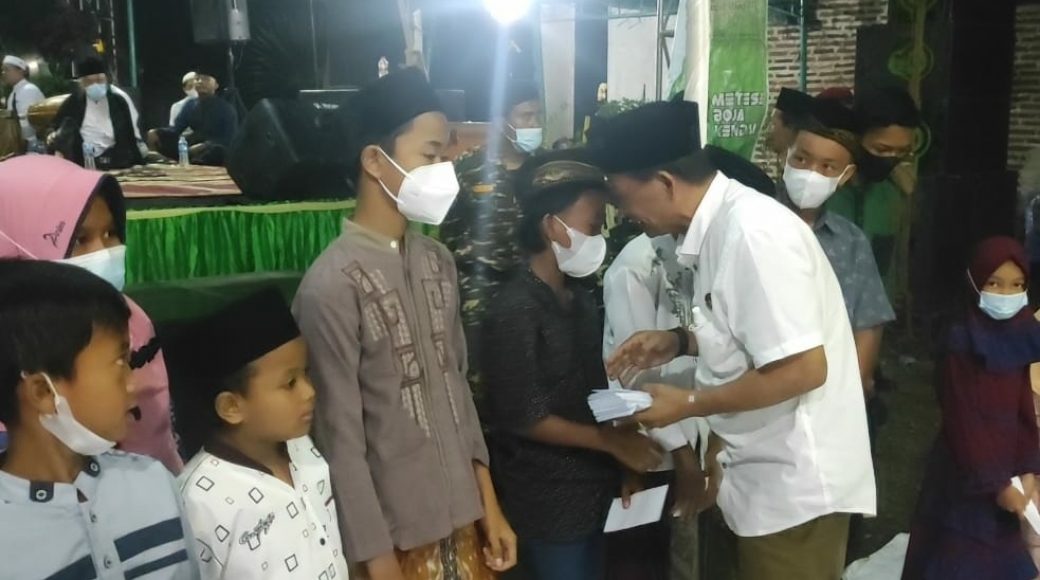 Jam’iyyah Ababil Bersama WPK Santuni Puluhan Anak Yatim dan Lansia