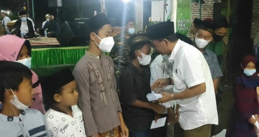 Jam’iyyah Ababil Bersama WPK Santuni Puluhan Anak Yatim dan Lansia