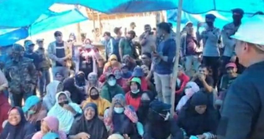 Warga Sambut Gembira Kehadiran Alat Berat PT GKP