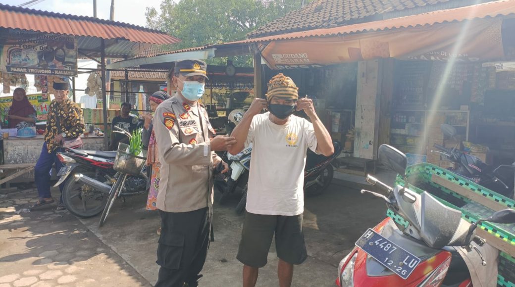 Wakapolsek Cepiring Imbau dan Edukasi Warga Tentang Prokes