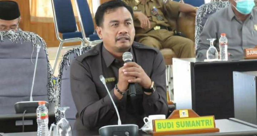 Kelangkaan Minyak Goreng Jadi Perhatian Ketua Komisi I DPRD Konsel