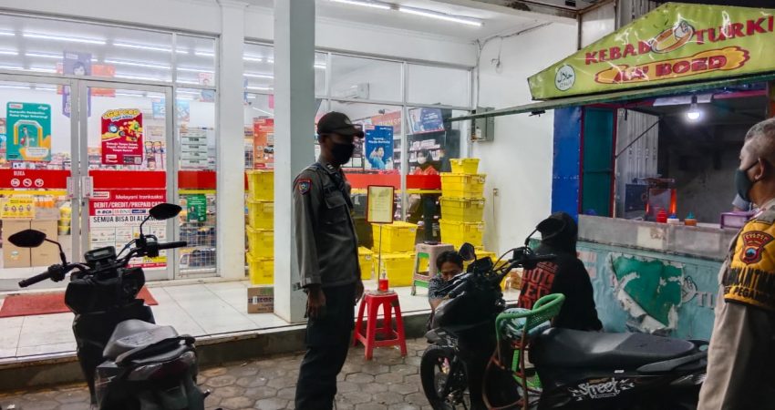 Tekan Penyebaran Covid-19, Polsek Pegandon Monitoring Penerapan PPKM Level III