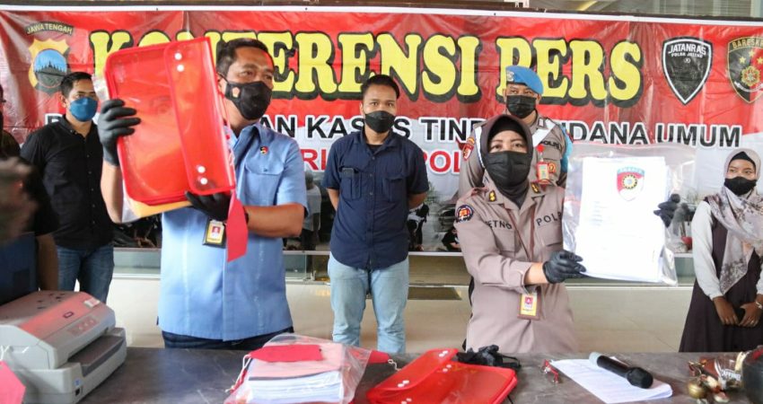 Puluhan Calon Jamaah Haji di Kendal Tertipu Hingga Miliaran Rupiah