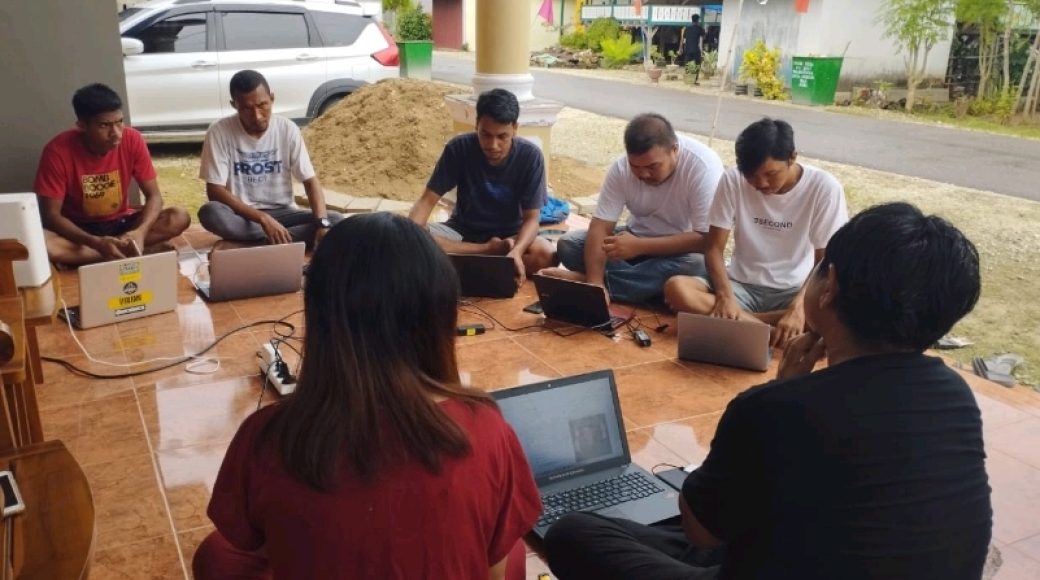 Kelompok DESATA saat tengah membuat konten promosi desa wisata