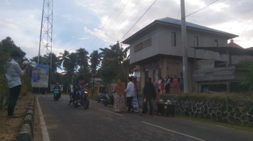Berkah Ramadhan, SMPN 2 Wawonii Barat Berbagi Takjil