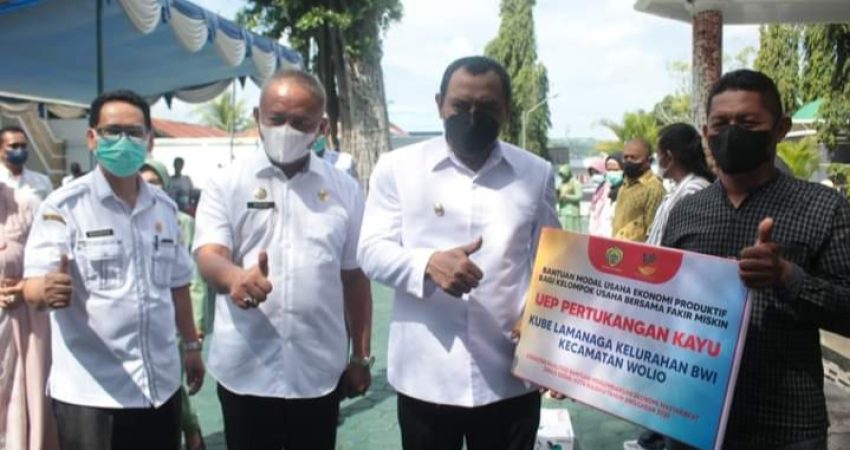 Pemkot Baubau Serahkan Santunan untuk Dhuafa