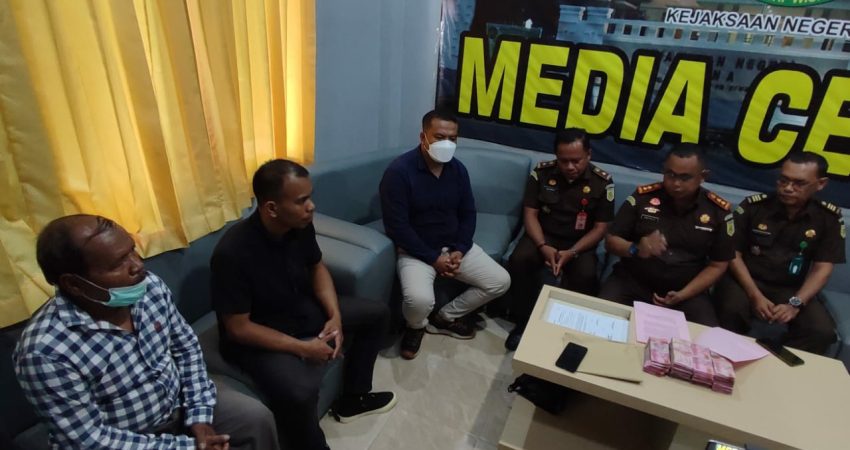 “Korupsi” Dana Bos di SMAN 1 Kabawo, Kejari Muna Terima Pengembalian Uang Negara Ratusan Juta