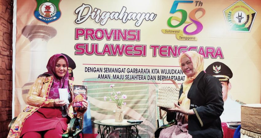 Pameran HUT Sultra Ke-58, Bombana Pamerkan Tenunan dan Batik Moico Bersertifikat HAKI