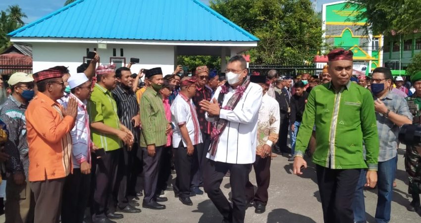 Sambutan Hangat Masyarakat, Kala Kedatangan PJ Bupati Buteng