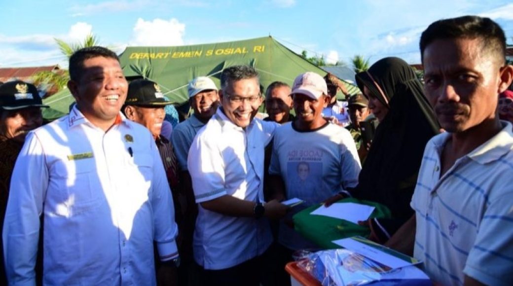 Wali Kota Kendari Beri Bantuan pada Korban Kebakaran di Bungkutoko