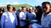 Wali Kota Kendari Beri Bantuan pada Korban Kebakaran di Bungkutoko