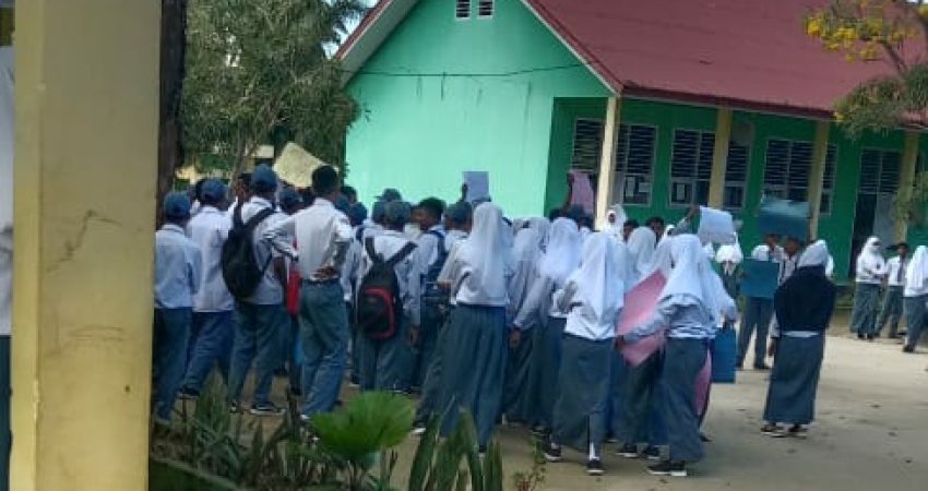 Pindahkan Dana BOS ke Rekening Pribadi, Kepsek di Muna Didemo Siswanya