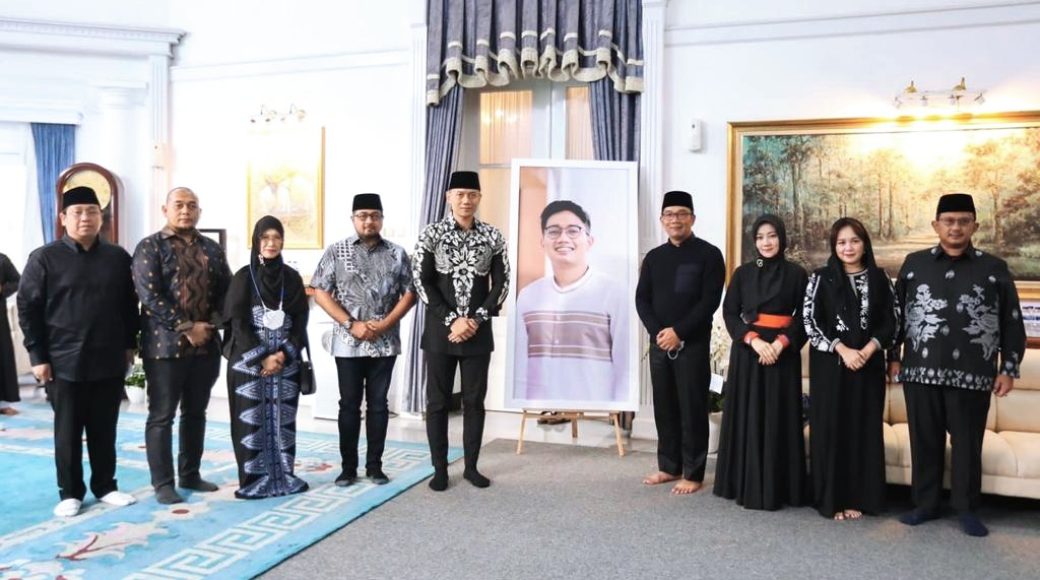 Takziah ke Rumah Ridwan Kamil, AHY Sampaikan Belasungkawa Untuk Eril