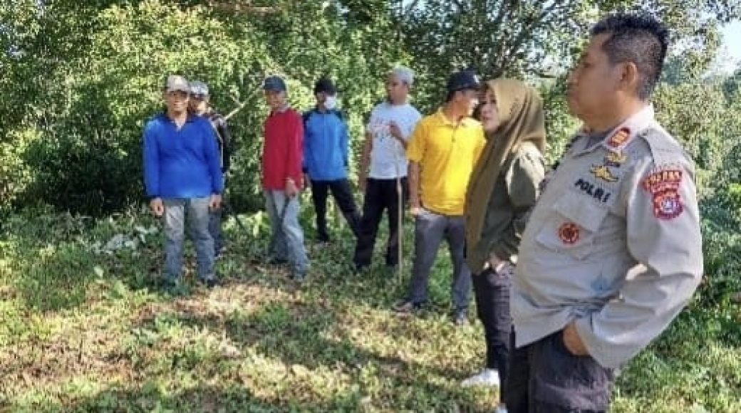 Usai Sertijab, Camat Besulutu Lakukan Pembersihan Lingkungan