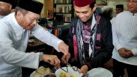 ARS Suguhkan "Sinonggi" Ustad Somad Senang