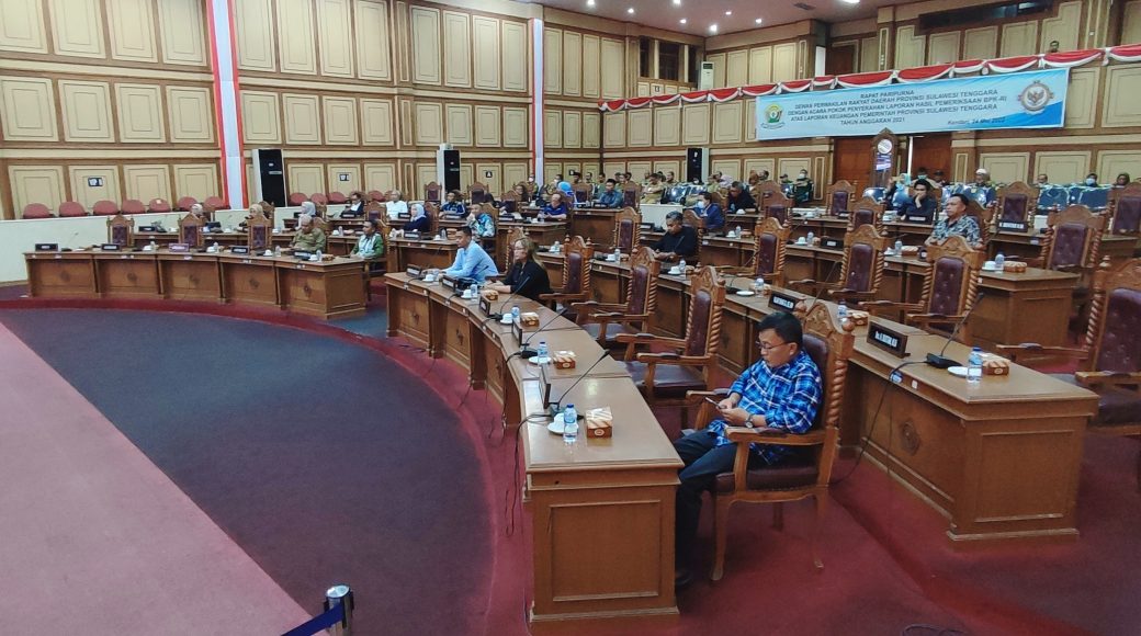 Gubernur Ali Mazi Sampaikan Pertanggungjawaban Anggaran Tahun 2021 di Paripurna DPRD
