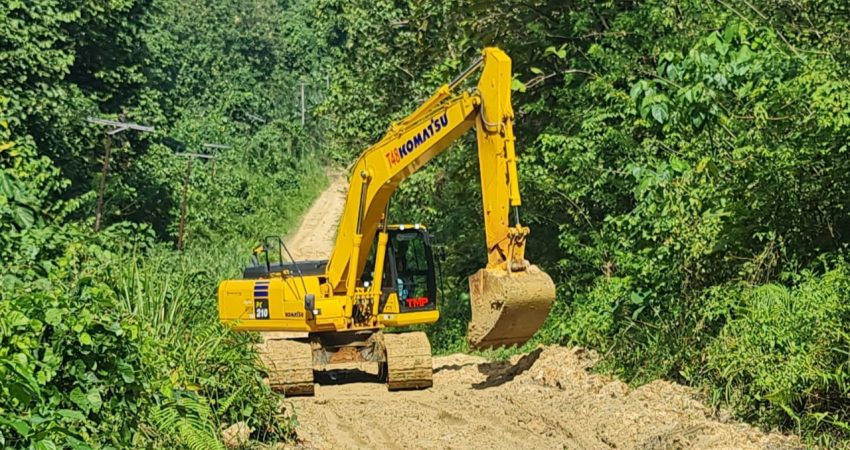 Akibat Curah Hujan Tinggi, PT GKP Bantu Perbaikan Jalan di Konkep