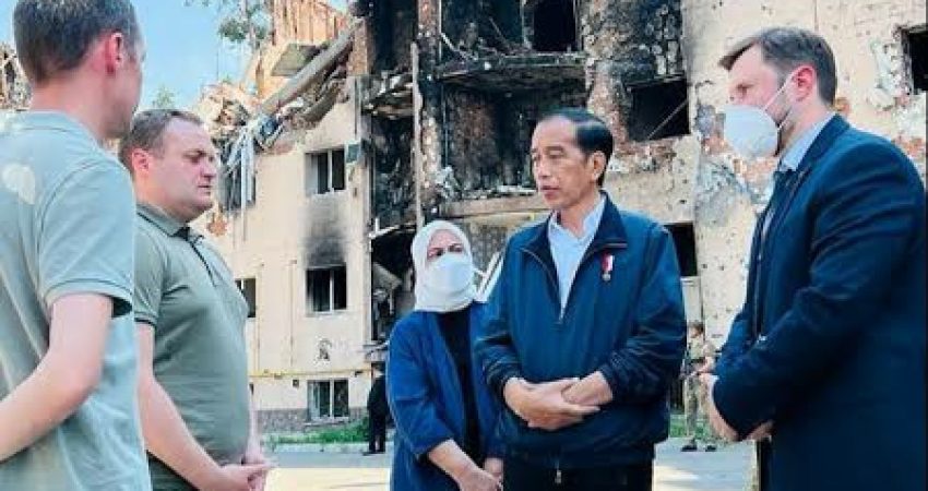 Presiden Jokowi Tinjau Kompleks Apartemen Lipky di Ukraina: Jangan Ada Lagi Kota yang Rusak