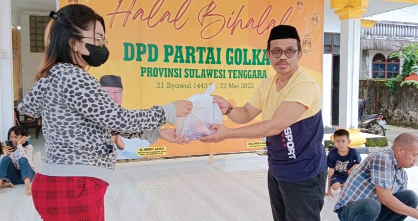 DPD I Golkar Sultra Bagikan Daging Qurban