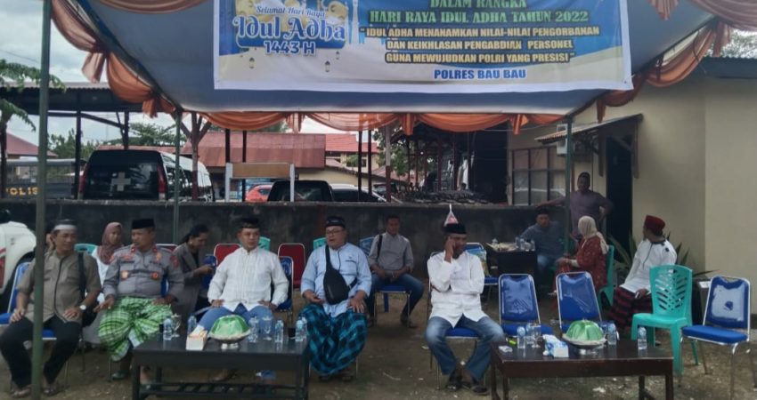 Idul Adha 1443 H, Polres Baubau Berbagi Kepada Masyarakat Binaan