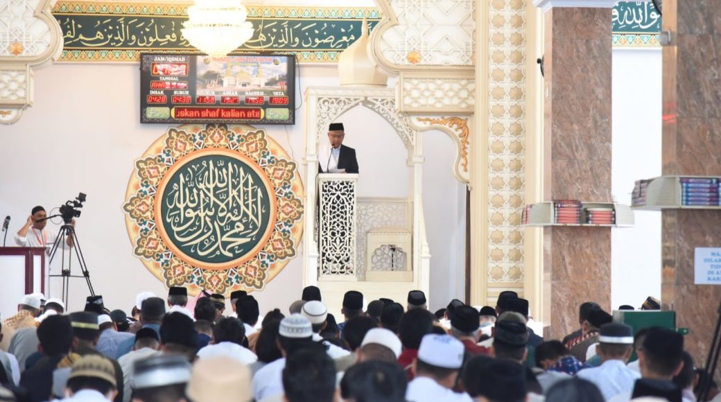 Wali Kota Kendari jadi Khatib Shalat Idul Adha dan Serahkan Kurban Satu Ekor Sapi