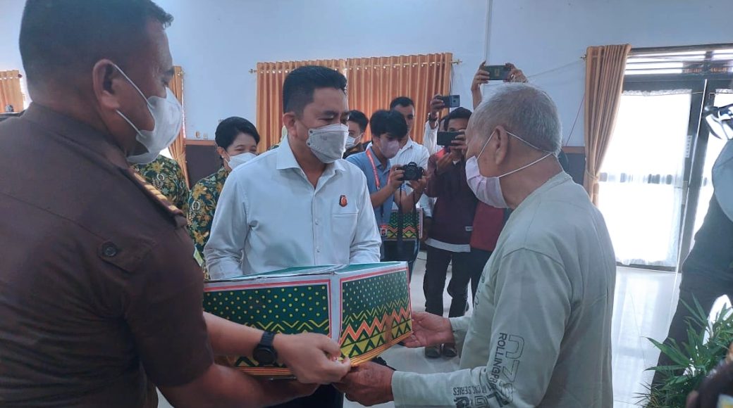 Peringati Hari Bhakti Adhyaksa ke 62, Kejati Sultra Gelar Bakti Sosial